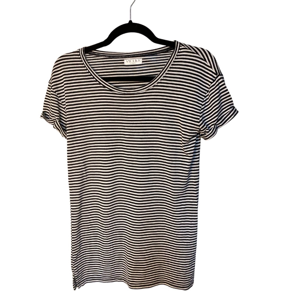 Black and white basic T-shirt cute cuffed sleeves